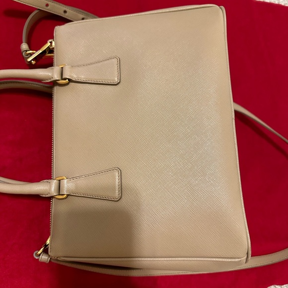 Prada saffiano bag (medium) - Picture 7 of 15